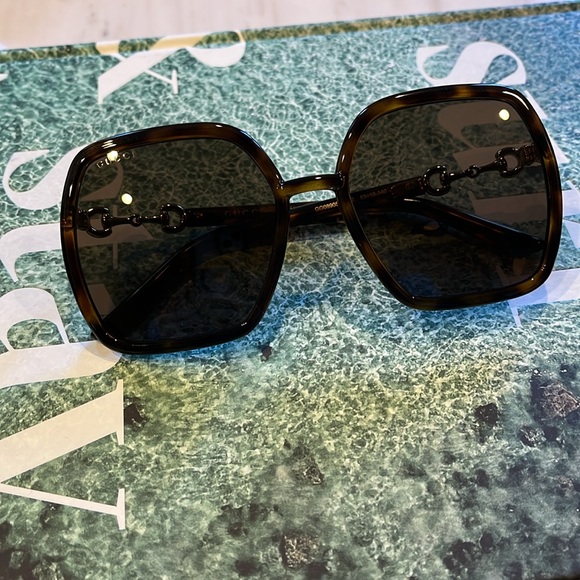 Gucci Sunglasses authentic NWOT display picture 2